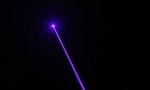 Fialovy modry laser 2v1 300mw na AAA batérie